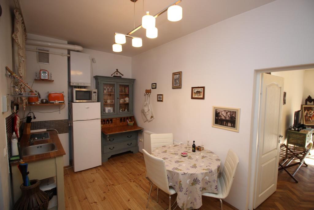 Versus Art Studio Braşov Camera foto